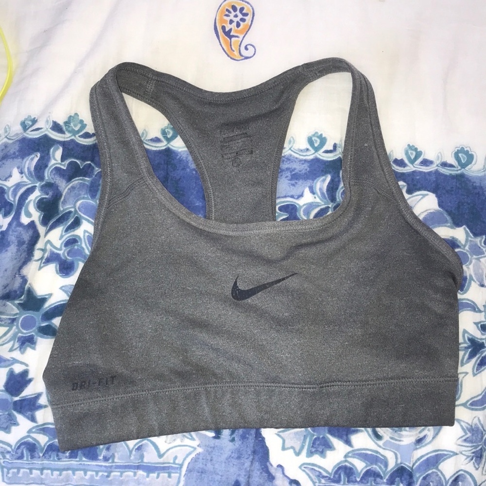 Women’s small Nike sports bra dri fit